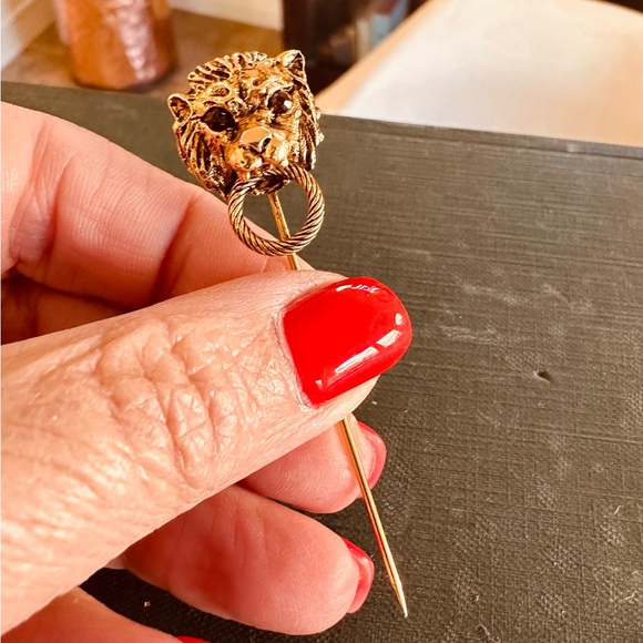 Jewelry - Vintage Gold tone Signed Art Lion Head Brooch Pin